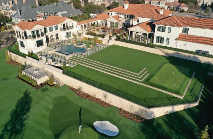 Artificial turf in home and work space