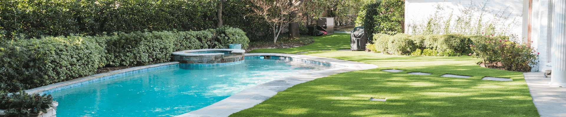 artificial grass in your poolside